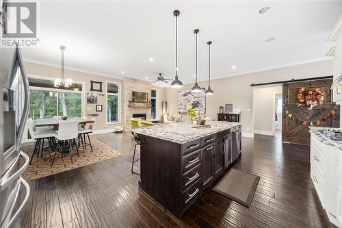 765 Remington Court, Sarnia, ON - Indoor Photo Showing Kitchen With Upgraded Kitchen