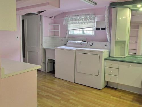 Salle de lavage - 212 Rue Monseigneur-Tessier O., Rouyn-Noranda, QC - Indoor Photo Showing Laundry Room