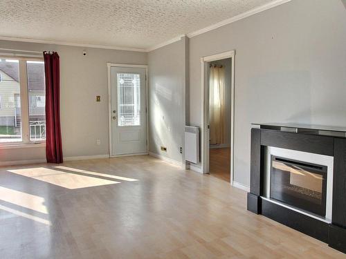 Salon - 212 Rue Monseigneur-Tessier O., Rouyn-Noranda, QC - Indoor Photo Showing Living Room With Fireplace