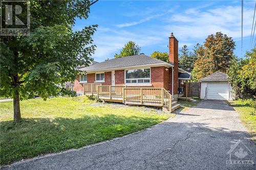 Separate entrance to lower unit on side of home - 29 Capilano Drive, Ottawa, ON - Outdoor With Deck Patio Veranda