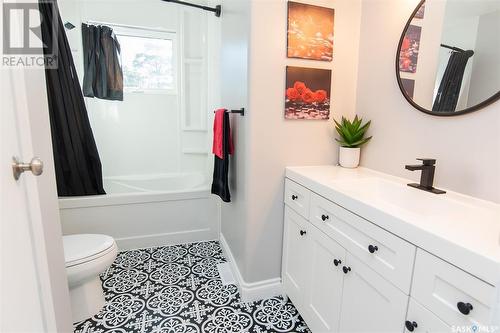 310 8Th Street E, Wynyard, SK - Indoor Photo Showing Bathroom