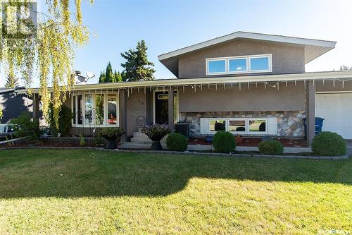 310 8Th Street E, Wynyard, SK - Outdoor With Facade