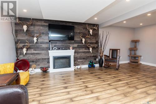 310 8Th Street E, Wynyard, SK - Indoor