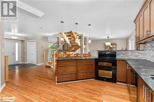 3 Cormack Crescent, Bracebridge (Macaulay), ON - Indoor Photo Showing Kitchen With Double Sink With Upgraded Kitchen