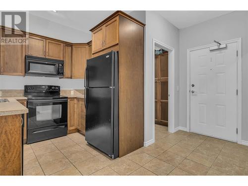 1007 Harvey Avenue Unit# 204, Kelowna, BC - Indoor Photo Showing Kitchen