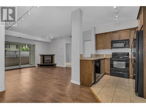 1007 Harvey Avenue Unit# 204, Kelowna, BC - Indoor Photo Showing Kitchen