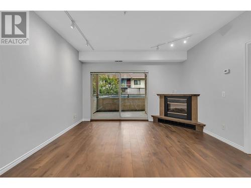 1007 Harvey Avenue Unit# 204, Kelowna, BC - Indoor Photo Showing Living Room With Fireplace