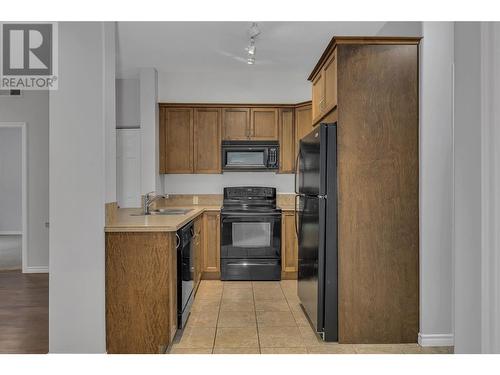 1007 Harvey Avenue Unit# 204, Kelowna, BC - Indoor Photo Showing Kitchen With Double Sink