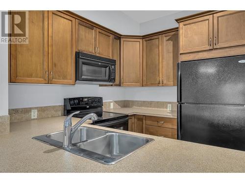 1007 Harvey Avenue Unit# 204, Kelowna, BC - Indoor Photo Showing Kitchen With Double Sink