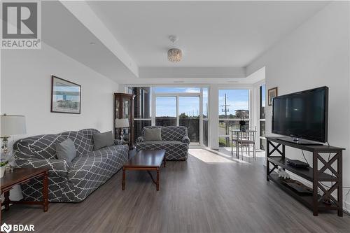 681 Yonge Street Unit# 311, Barrie, ON - Indoor Photo Showing Living Room