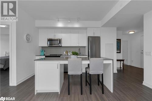 681 Yonge Street Unit# 311, Barrie, ON - Indoor Photo Showing Kitchen With Upgraded Kitchen