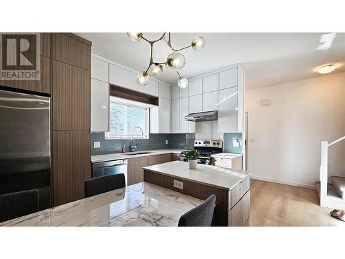 505 Francis Avenue Unit# 4, Kelowna, BC - Indoor Photo Showing Kitchen