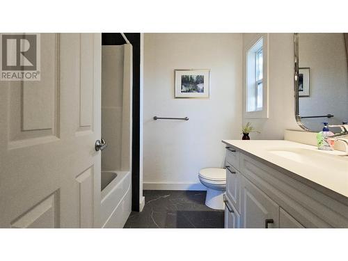 505 Francis Avenue Unit# 4, Kelowna, BC - Indoor Photo Showing Bathroom