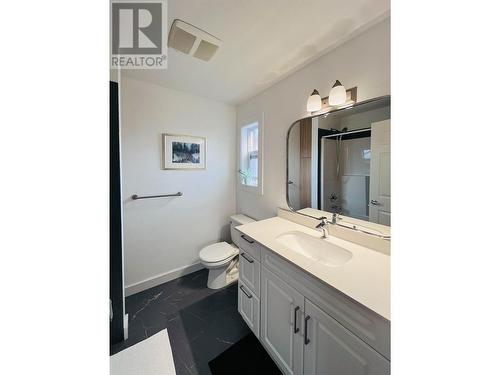 505 Francis Avenue Unit# 4, Kelowna, BC - Indoor Photo Showing Bathroom