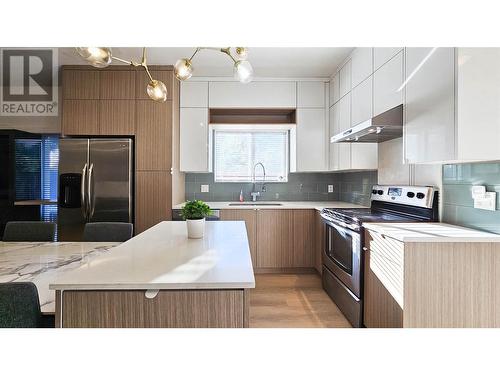 505 Francis Avenue Unit# 4, Kelowna, BC - Indoor Photo Showing Kitchen