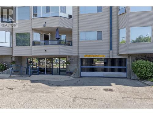 3283 Casorso Road Unit# 303, Kelowna, BC - Outdoor