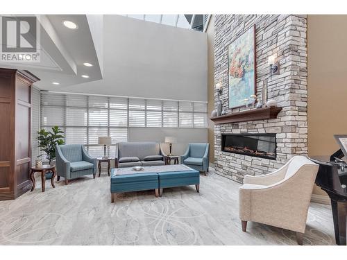 3283 Casorso Road Unit# 303, Kelowna, BC - Indoor Photo Showing Living Room With Fireplace