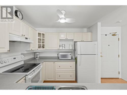 3283 Casorso Road Unit# 303, Kelowna, BC - Indoor Photo Showing Kitchen