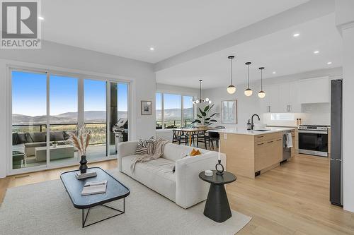 1096 Collinson Court, Kelowna, BC - Indoor Photo Showing Living Room