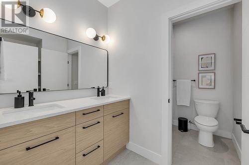 1096 Collinson Court, Kelowna, BC - Indoor Photo Showing Bathroom