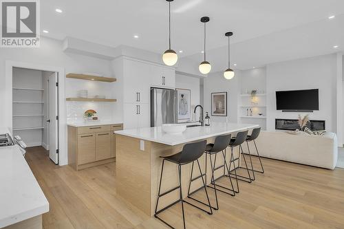 1096 Collinson Court, Kelowna, BC - Indoor Photo Showing Kitchen With Upgraded Kitchen