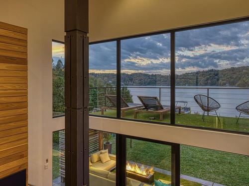 Vue d'ensemble - 245 Ch. Du Tour-Du-Lac, Lac-Beauport, QC - Indoor Photo Showing Other Room With Body Of Water