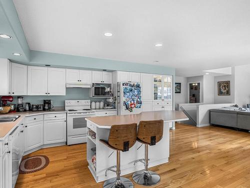 47-1575 Springhill Drive, Kamloops, BC - Indoor Photo Showing Kitchen With Double Sink