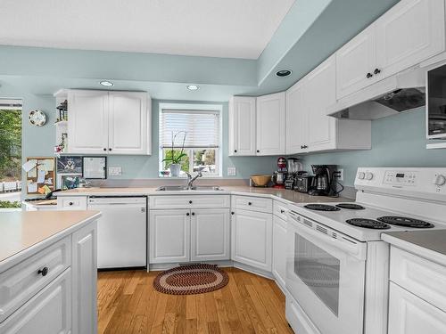 47-1575 Springhill Drive, Kamloops, BC - Indoor Photo Showing Kitchen With Double Sink