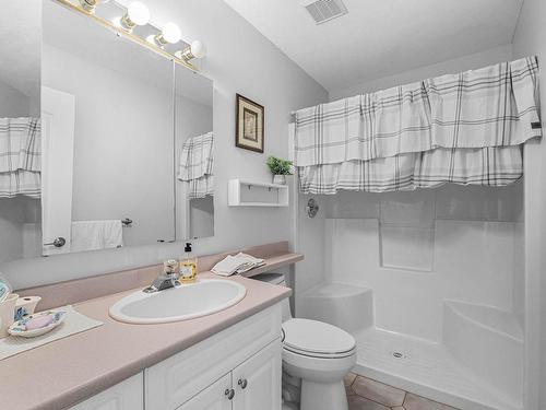 47-1575 Springhill Drive, Kamloops, BC - Indoor Photo Showing Bathroom