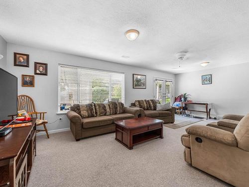 47-1575 Springhill Drive, Kamloops, BC - Indoor Photo Showing Living Room