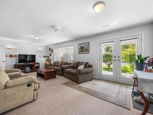 47-1575 Springhill Drive, Kamloops, BC - Indoor Photo Showing Living Room