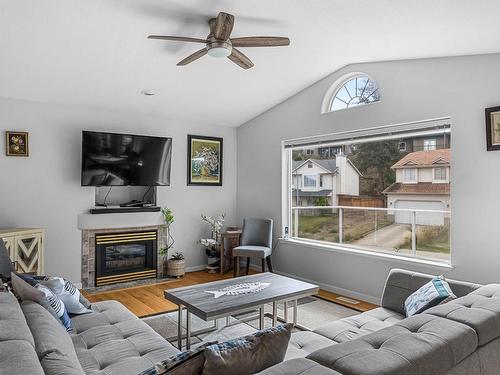 47-1575 Springhill Drive, Kamloops, BC - Indoor Photo Showing Living Room With Fireplace