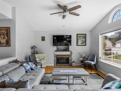 47-1575 Springhill Drive, Kamloops, BC - Indoor Photo Showing Living Room With Fireplace