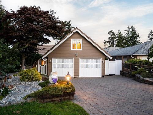 2555 Newman Rd, Central Saanich, BC 