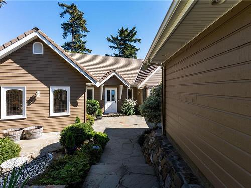 2555 Newman Rd, Central Saanich, BC 