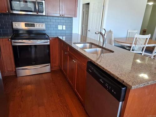 304-866 Goldstream Ave, Langford, BC - Indoor Photo Showing Kitchen With Double Sink