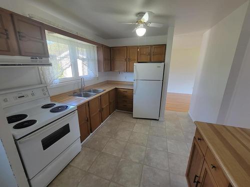 3 Parkway Place, Terrace Bay, ON - Indoor Photo Showing Kitchen With Double Sink