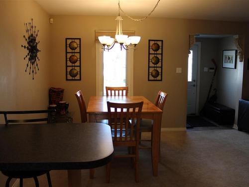 733 Ernestine Avenue, Thunder Bay, ON - Indoor Photo Showing Dining Room