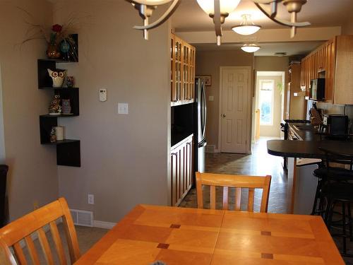 733 Ernestine Avenue, Thunder Bay, ON - Indoor Photo Showing Dining Room