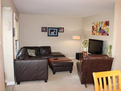 733 Ernestine Avenue, Thunder Bay, ON - Indoor Photo Showing Other Room