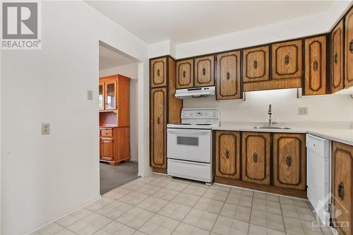 kitchen - 628 Seyton Drive, Ottawa, ON - Indoor Photo Showing Kitchen