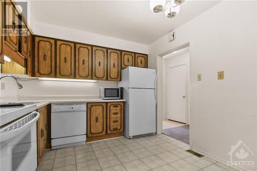 kitchen - 628 Seyton Drive, Ottawa, ON - Indoor Photo Showing Kitchen