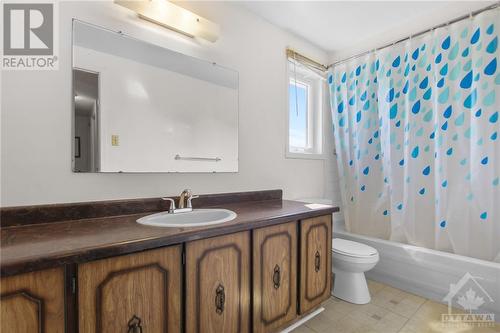 family 4 piece bathroom - 628 Seyton Drive, Ottawa, ON - Indoor Photo Showing Bathroom