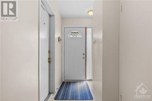 foyer - 628 Seyton Drive, Ottawa, ON - Indoor Photo Showing Other Room