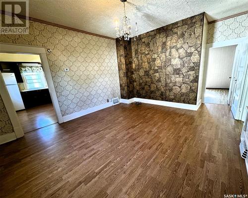 305 3Rd Avenue Ne, Swift Current, SK - Indoor Photo Showing Other Room