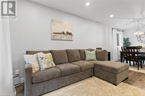 123 Martinglen Crescent, Kitchener, ON - Indoor Photo Showing Living Room