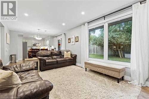 123 Martinglen Crescent, Kitchener, ON - Indoor Photo Showing Living Room