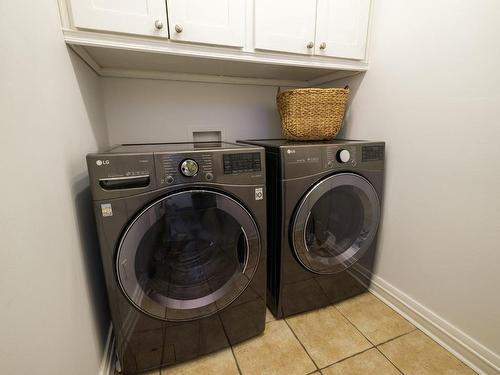 Laundry room - 684 Rue De L'Atlantique, Mont-Saint-Hilaire, QC - Indoor Photo Showing Laundry Room