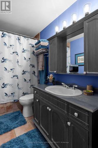 1211 Brydons Bay Road, Gravenhurst, ON - Indoor Photo Showing Bathroom