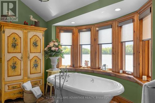 1211 Brydons Bay Road, Gravenhurst, ON - Indoor Photo Showing Bathroom